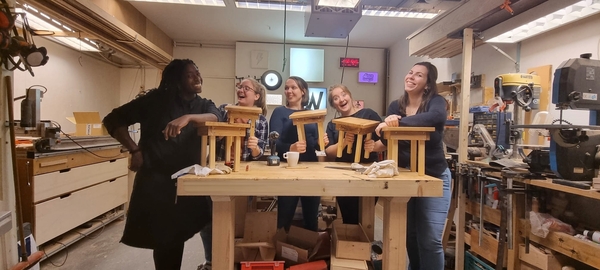 zelf-je-houten-plantentafeltje-maken-buurhuis-den-haag